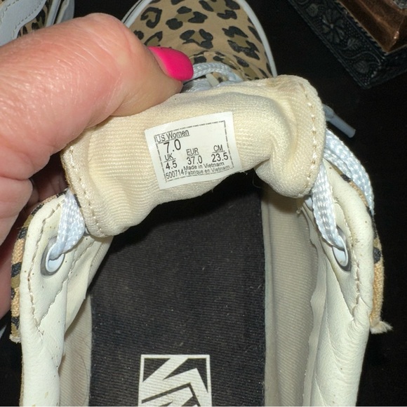 Vans Black and White Checkered Sneakers • Size: 7 - Picture 5 of 6